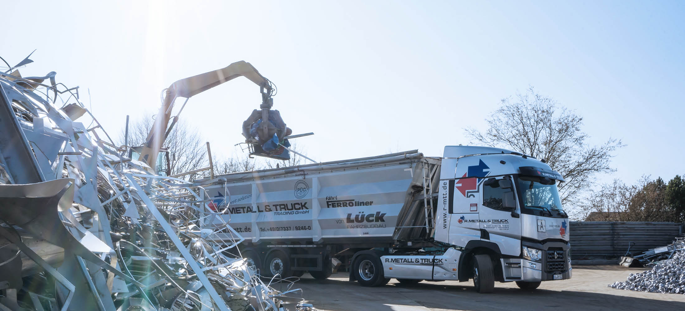 Schrott-Müllhaufen bei R.Metall & Truck Trading GmbH